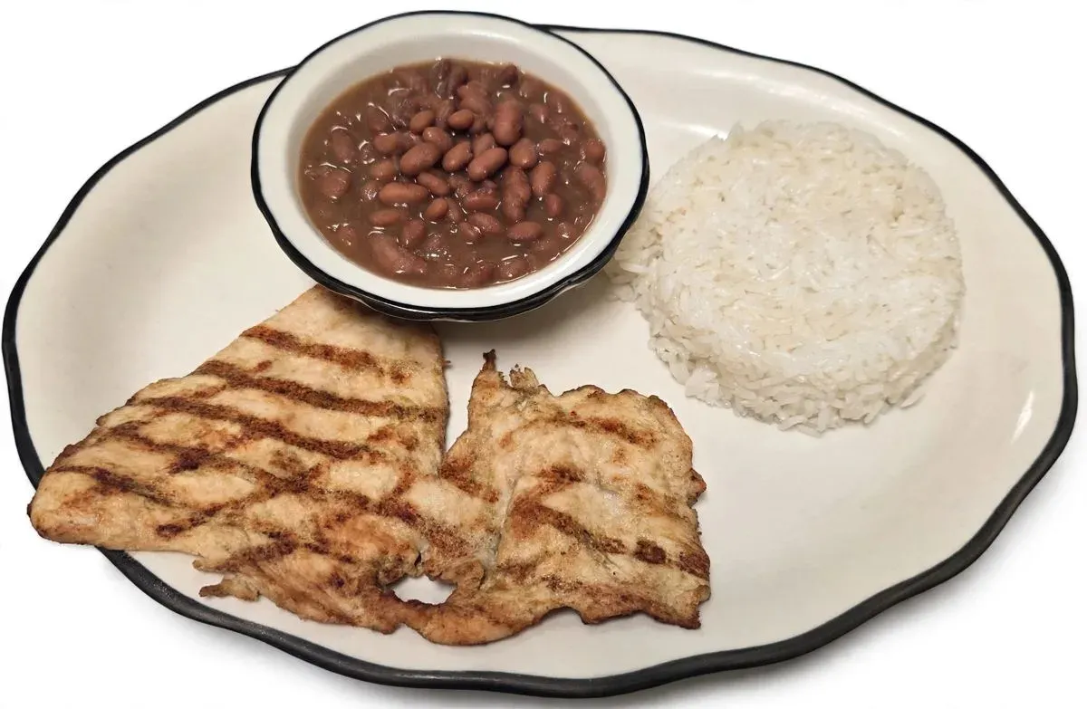 Pechuguita asada + 2 acompañantes